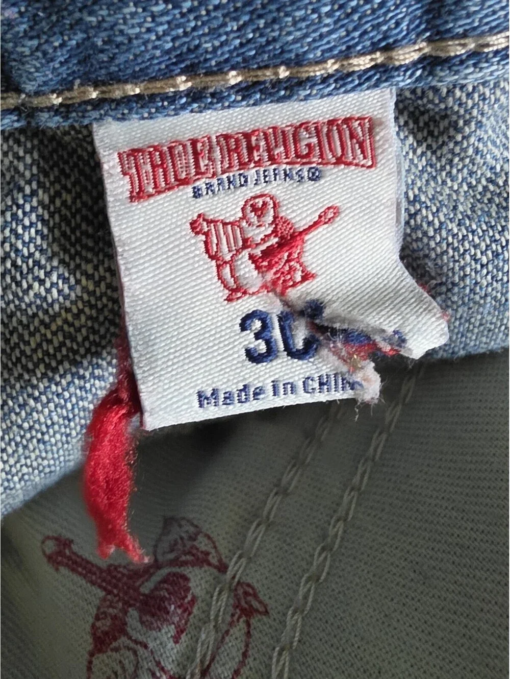 True Religion Mens Semi Distressed Jeans  Sz 30x32